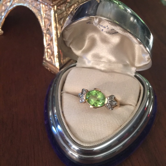 10k Gold diamond & Peridot ring w/appraisal - Picture 5 of 12